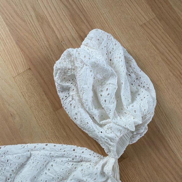 ADORABLE WHITE EYELET OFF SHOULDER PUFF SLEEVE TOP - Picture 2 of 5